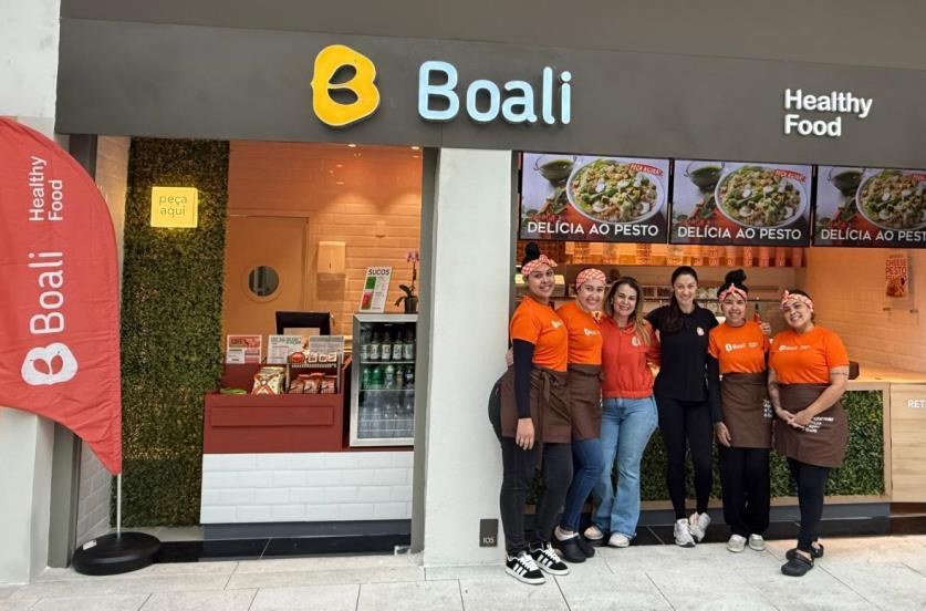 Tienda Boali de formato corporativo con su equipo